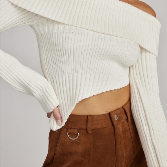 12th tribe Ria Off Shoulder Sweater Asymmetrical Crop - Picture 4 of 6